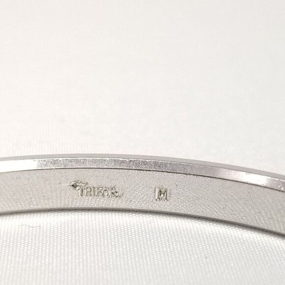 Vintage Crown Trifari Silver Tone Round Bangle Bracelet, Textured Design, Estate - Picture 2 of 6